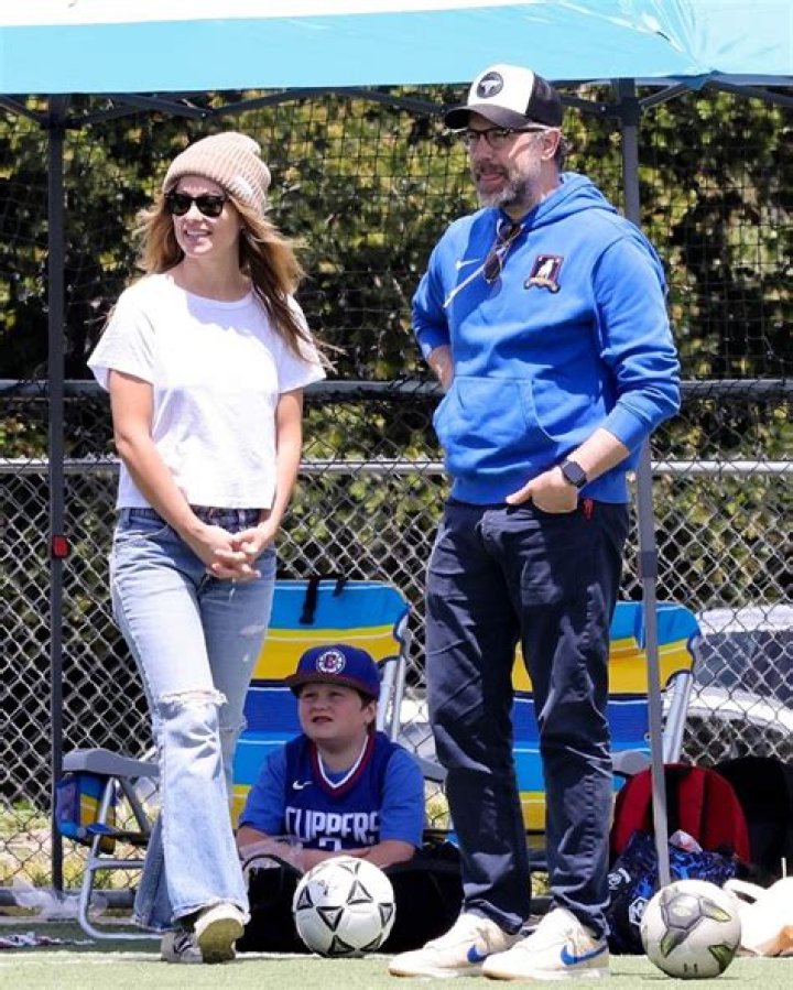 Jason Sudeikis Bonds With Kids Otis & Daisy At Soccer Game: Photos – Hollywood Life