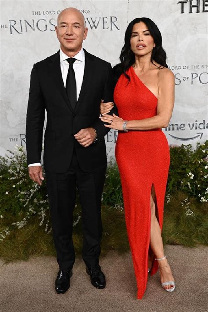 Jeff Bezos & Lauren Sanchez On Yacht: Photos – Hollywood Life