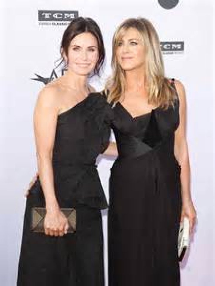 Jennifer Aniston & Courteney Cox in Black Gowns