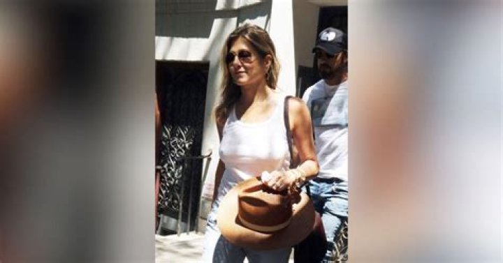 Jennifer Aniston Braless — See Her Bare, Bold Look – Hollywood Life