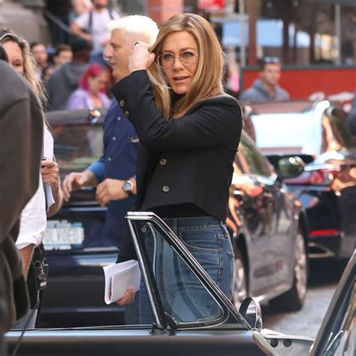 Jennifer Aniston & Jon Hamm Drive In A Porsche Filming ‘Morning Show’ – Hollywood Life
