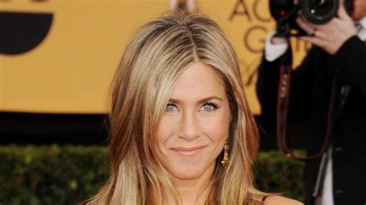 Jennifer Aniston Mani Cam