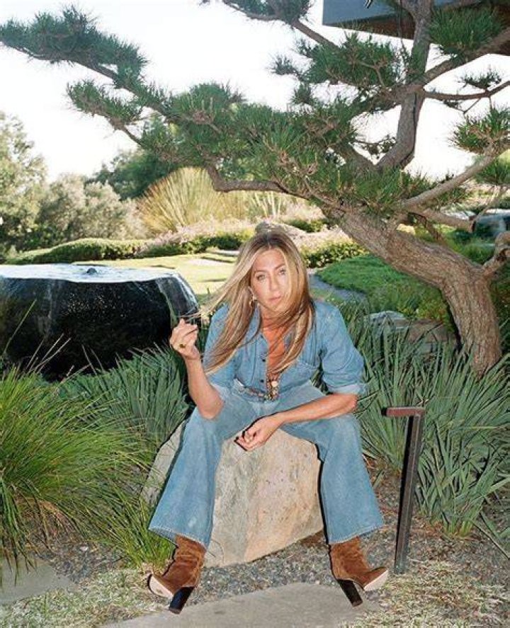 Jennifer Aniston Strikes A Pose