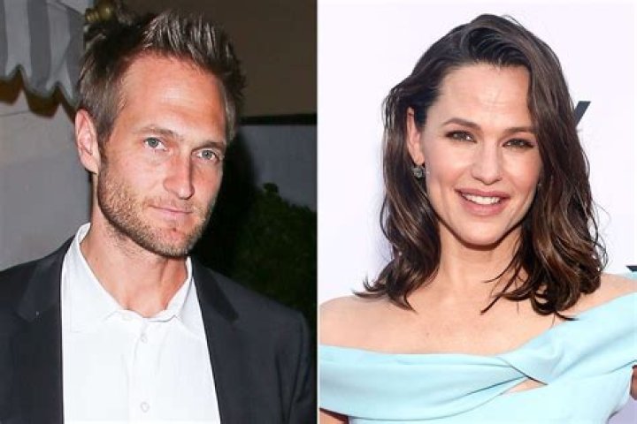 Jennifer Garner & BF John Miller A ‘Blended Family’ With J.Lo & Ben Affleck – Hollywood Life