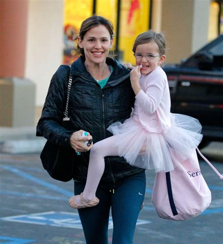 Jennifer Garner’s Daughter, 11, Is Nearly As Tall As Her Mom During Family Stroll Amidst Quarantine