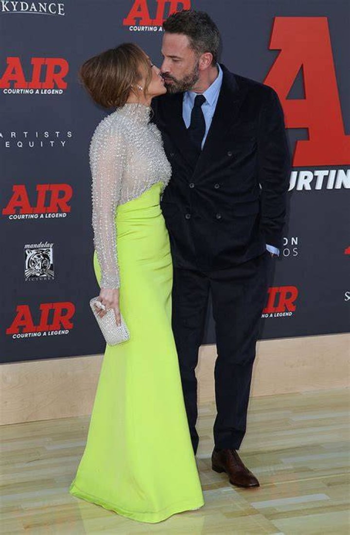 Jennifer Lopez & Ben Affleck Snuggle At ‘Air’ Movie Premiere – Hollywood Life