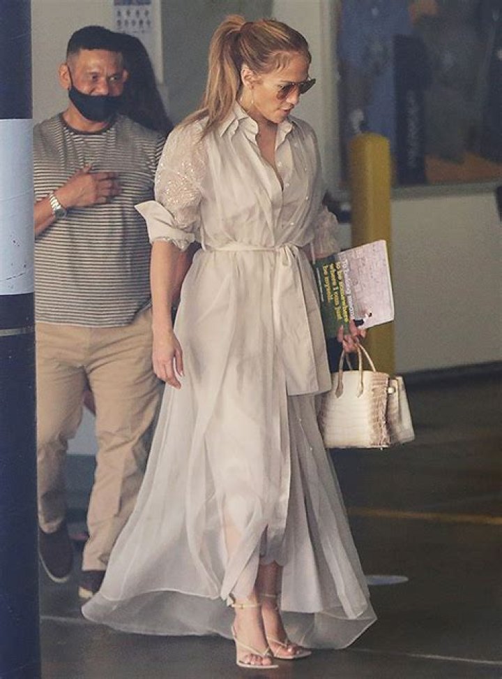 Jennifer Lopez Tours School In L.A. Before Going To Ben Affleck’s: Pics – Hollywood Life