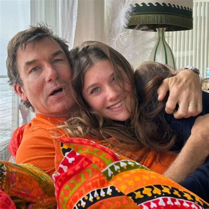 Jerry O&rsquo;Connell and Rebecca Romijn to host the Humane Society