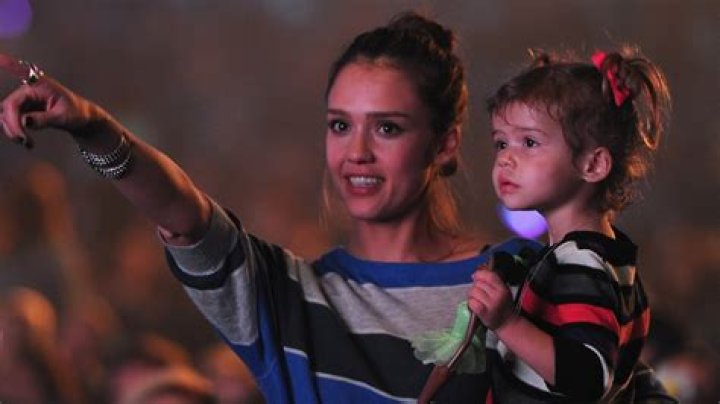 Jessica Alba & Daughter Honor Dance In Holiday TikTok Video – Hollywood Life