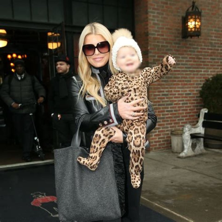 Jessica Simpson, Birdie Mae Johnson
