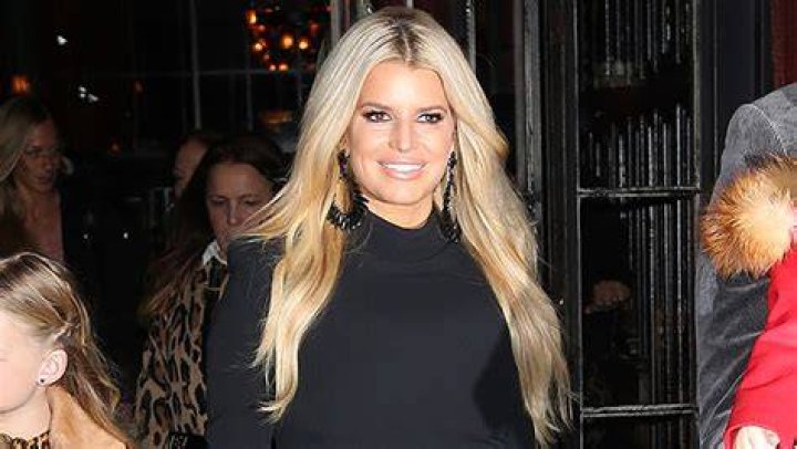 Jessica Simpson Rocks Little Black Dress For Dad’s Birthday – Hollywood Life