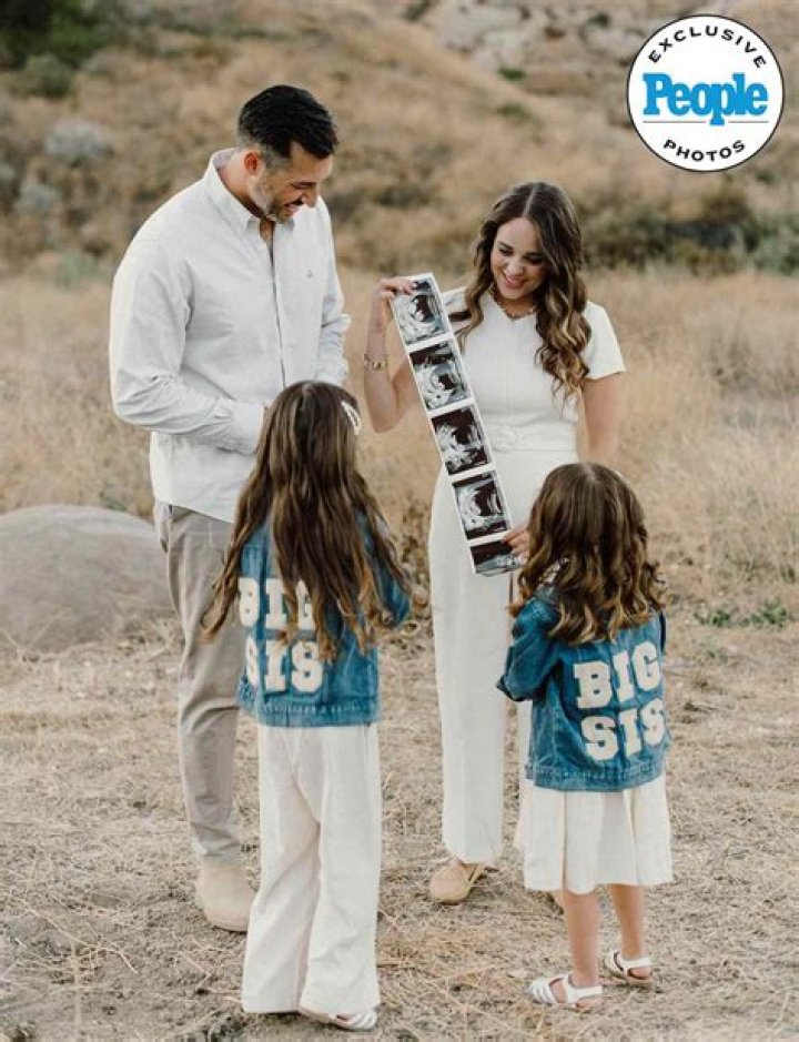 Jinger Duggar and family
