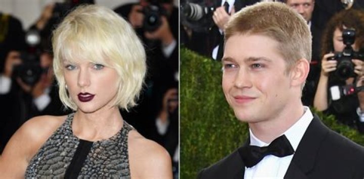 Joe Alwyn at the 2019 Oscars