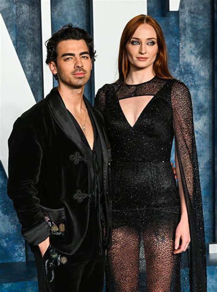 Joe Jonas Enjoys Cruise With Women in Bikinis After Split – Hollywood Life