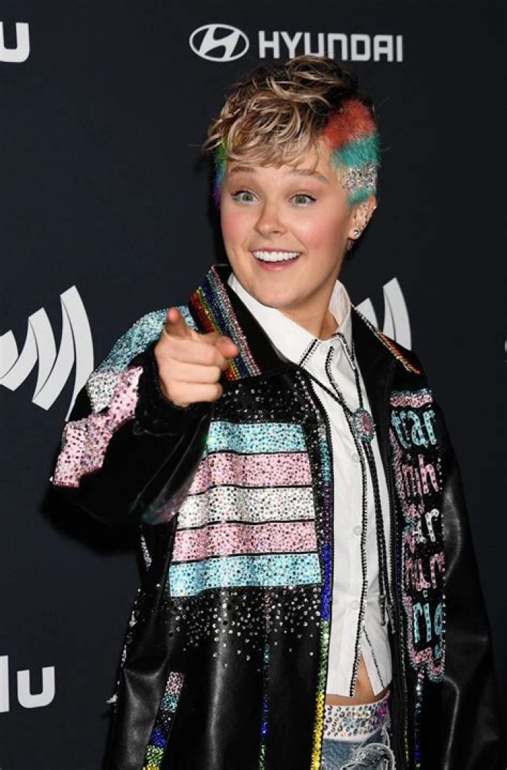 JoJo Siwa Is The Envy of ARMYs Everywhere