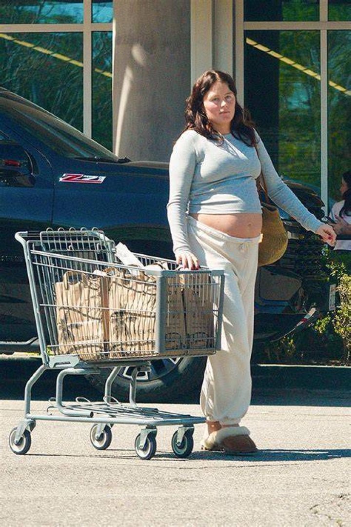 Jonah HIll’s Pregnant Fiancee Olivia Millar Shows Off Her Bare Baby Bump & Engagement Ring In New Photos