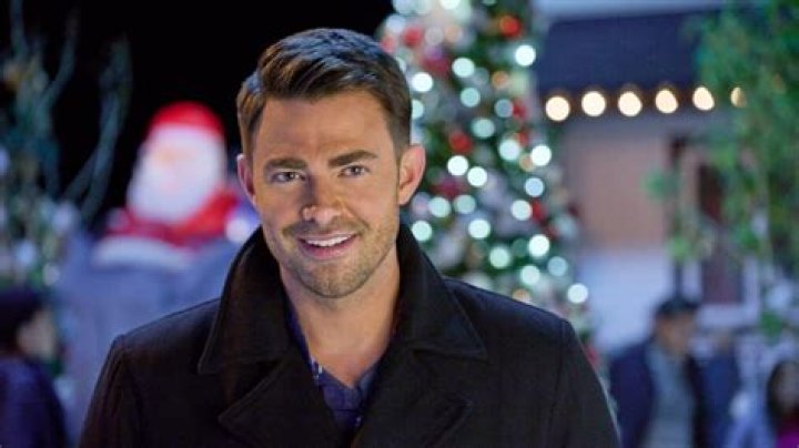 Jonathan Bennett in &lsquo;Holiday High School Reunion&rsquo;