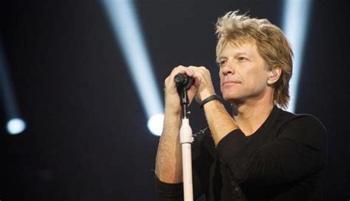 Jonn Bon Jovi Wins At The 1998 Brit Awards