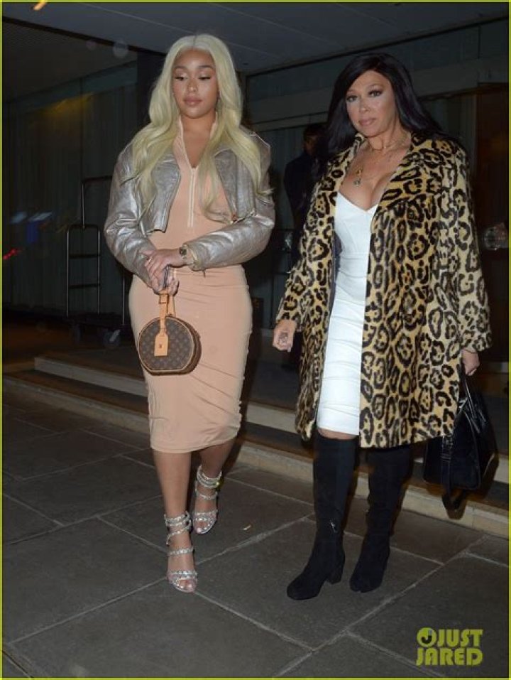 Jordyn Woods grabs dinner