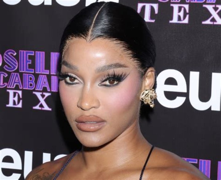Joseline Hernandez’s Outfit On Reunion — See The ‘L&HH’ Star’s Look – Hollywood Life
