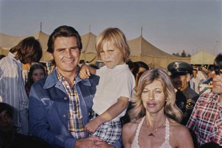 Josh Brolin & Family: Photos Of The Actor With His Wife & Kids