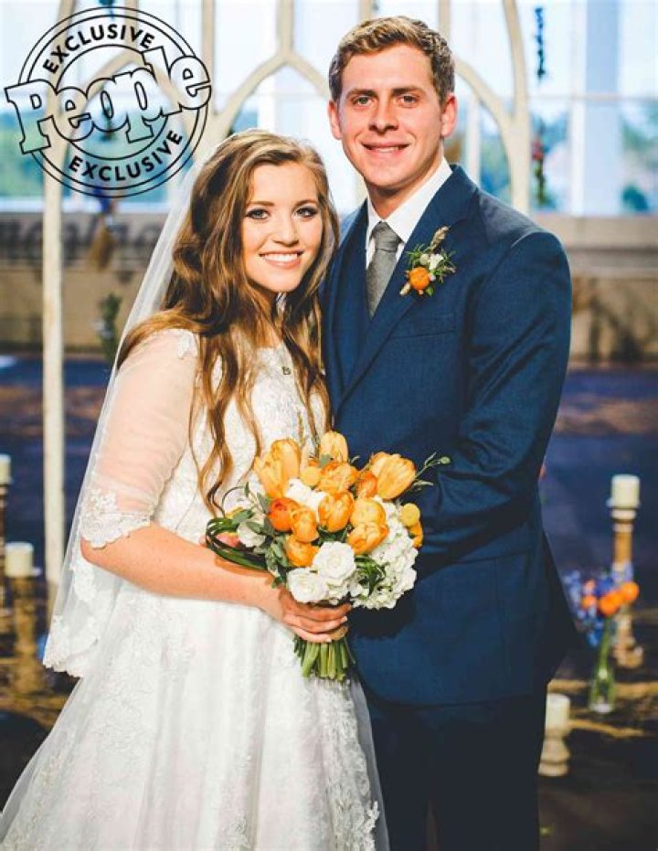 Joy Duggar & Austin Forsyth kiss