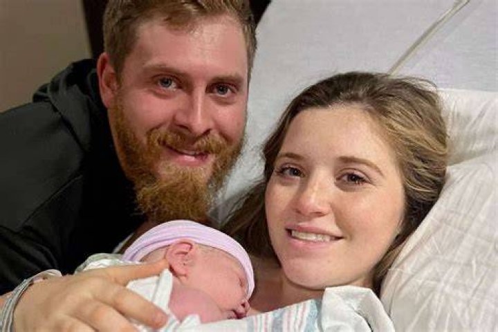 Joy-Anna Duggar and Austin Forsyth pose for a cute pic