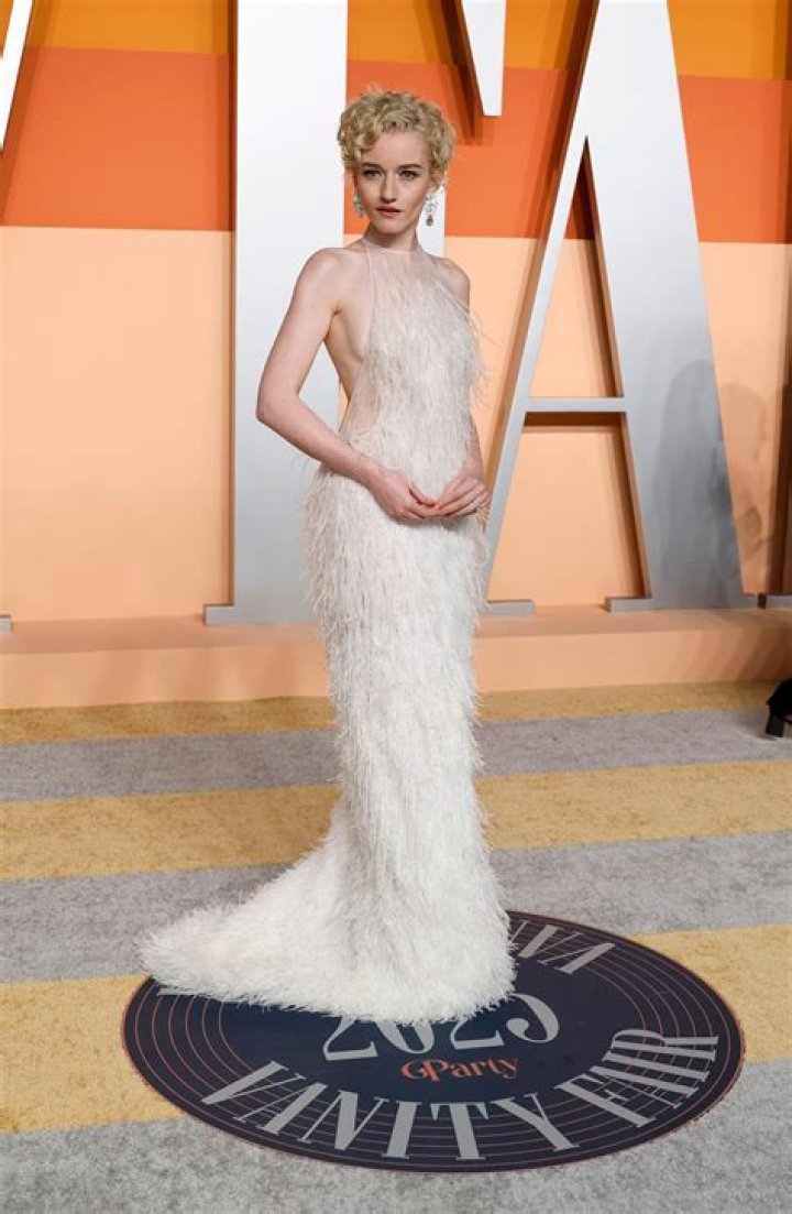 Julia ButtersVanity Fair Oscar Party, Arrivals, Los Angeles, USA - 09 Feb 2020Wearing Christian Siriano
