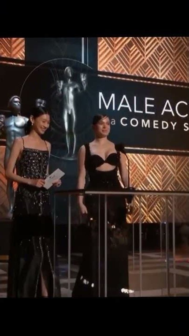 Jung Ho-Yeon and Hailee Steinfeld