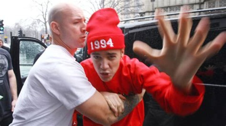 Justin Bieber Attacks Paparazzi: ‘I’ll F–king Beat The F–k Out Of You’
