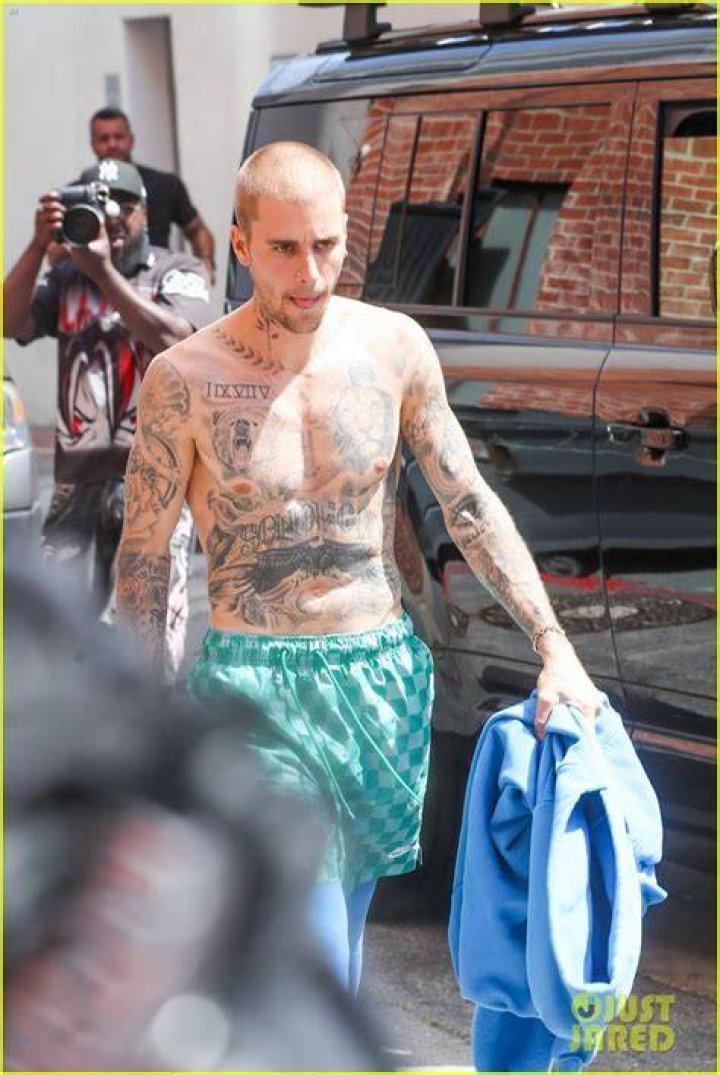 Justin Bieber Goes Shirtless & Shows Off His Muscular Body Full Of Tattoos In Hot New Videos — Watch