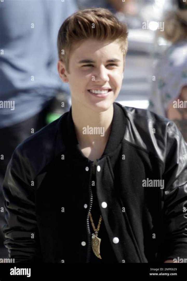 Justin Bieber made the 2012 MuchMusic Video Awards a family affair by bringing his little half-brother Jaxon with him on the red carpet. The Canadian pop star is one of the performers on the MMVAs. Pictured: Justin Bieber Jaxon Ref: SPL403366 170612 NON-EXCLUSIVE Picture by: SplashNews.com Splash News and Pictures USA: +1 310-525-5808 London: +44 (0)20 8126 1009 Berlin: +49 175 3764 166 World Rights