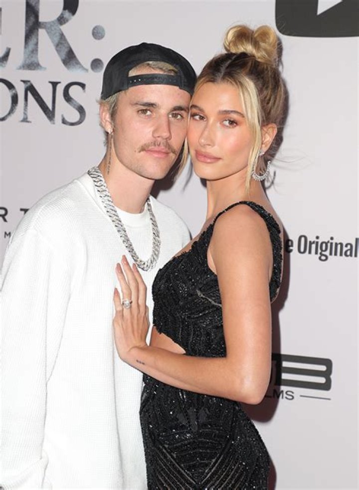 Justin Bieber Posts Hailey Baldwin in Lingerie For Valentine’s Day – Hollywood Life