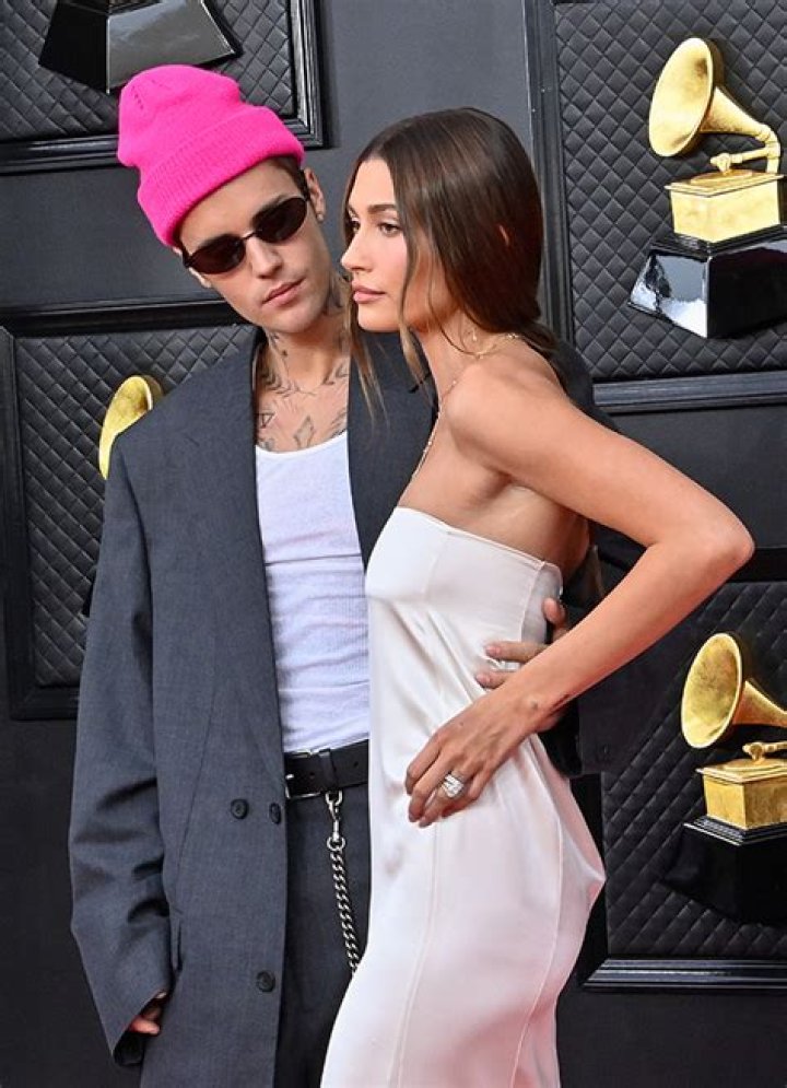 Justin Bieber’s Reaction To Kanye Dissing Hailey Baldwin: Exclusive – Hollywood Life