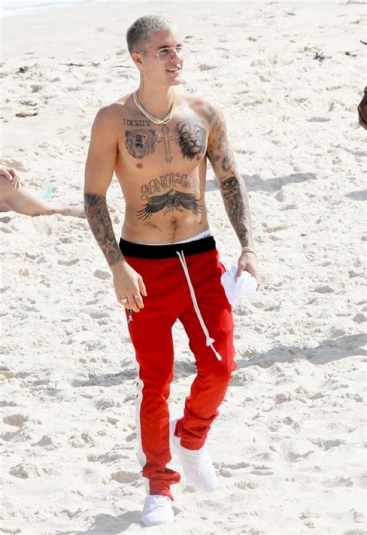 Justin Bieber’s Sexiest Shirtless Pictures – Hollywood Life