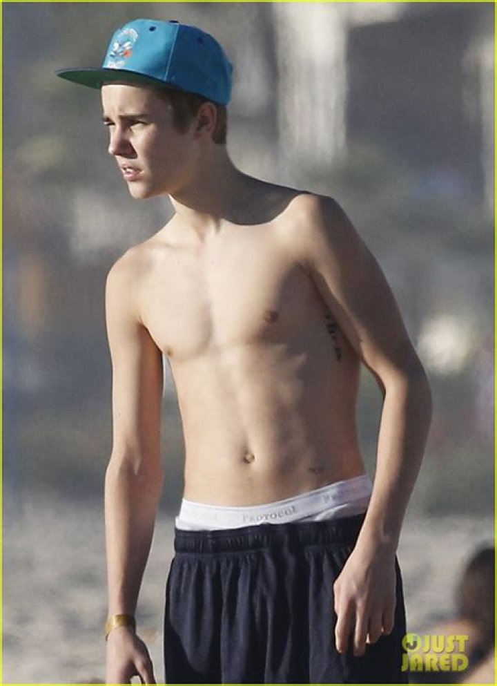 Justin Bieber shirtless at the gym in West Hollywood. 28 Jan 2020 Pictured: Justin Bieber. Photo credit: MEGA TheMegaAgency.com +1 888 505 6342 (Mega Agency TagID: MEGA596352_006.jpg) [Photo via Mega Agency]