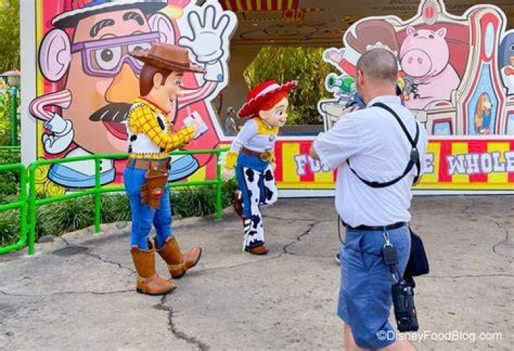 Justin Timberlake & Son Silas Visit Star Wars Land At Disney World – Hollywood Life