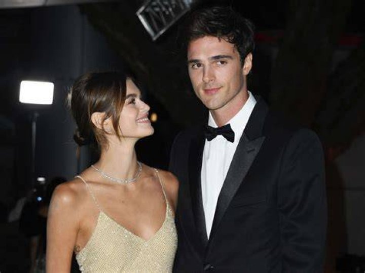 Kaia Gerber and Jacob Elordi are camera shy as the couple go club hopping in West Hollywood. First, they partied at the Nice Guy with friends and then finished the night at the Delilah restaurant. 17 Jun 2021 Pictured: Kaia Gerber and Jacob Elordi. Photo credit: Photographer Group/MEGA TheMegaAgency.com +1 888 505 6342 (Mega Agency TagID: MEGA763210_004.jpg) [Photo via Mega Agency]