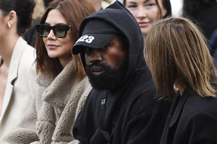 Kanye West Apologizes For Sharing Kim Kardashian’s Text Messages – Hollywood Life