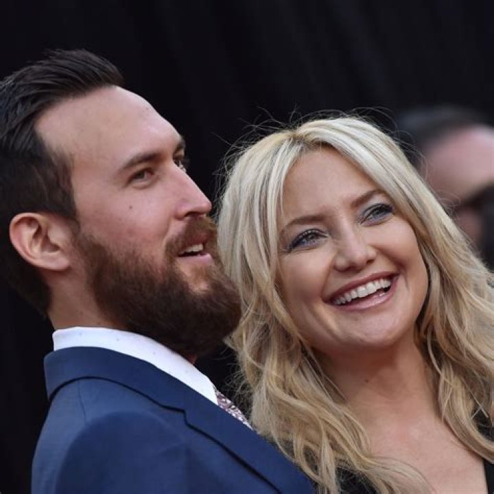 Kate Hudson Shares Sweet 1st Look At Boyfriend Danny Fujikawa & Newborn Daughter — Watch