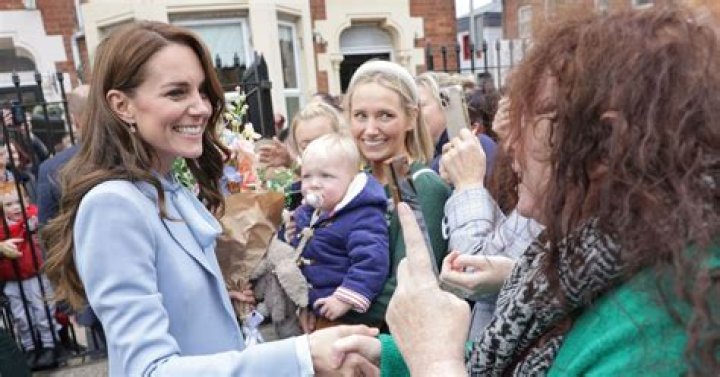Kate Middleton Expertly Ignores Heckler While Greeting Fans In Ireland: Watch