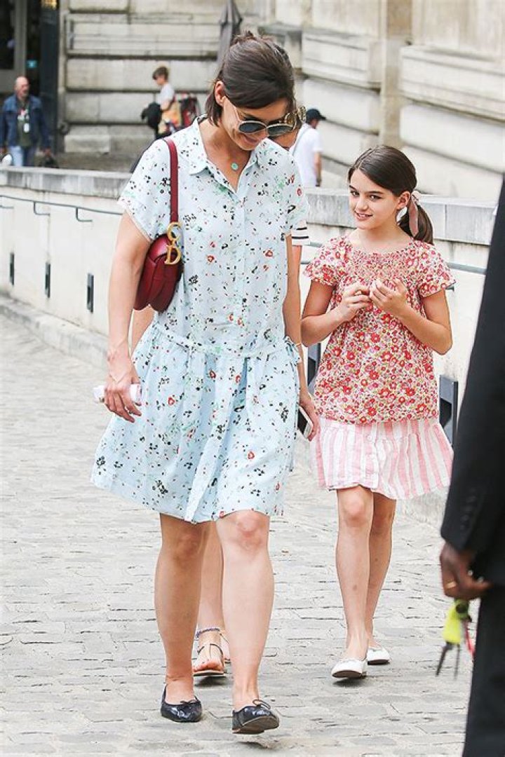 Katie Holmes & Suri Cruise Look Like Twins While Heading On Getaway – Hollywood Life