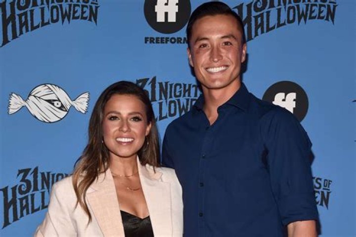 Katie Thurston & Blake Moynes Get Close While Filming &lsquo;The Bachelorette&rsquo;