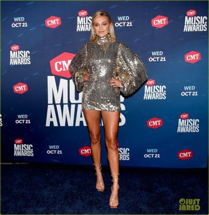 kelesa ballerini halsey cmt awards