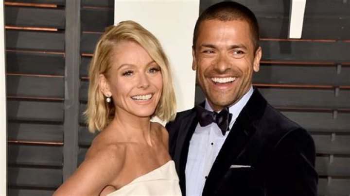 Kelly Ripa Gushes Over ‘Love Of My Life’ Mark Consuelos On 24th Wedding Anniversary