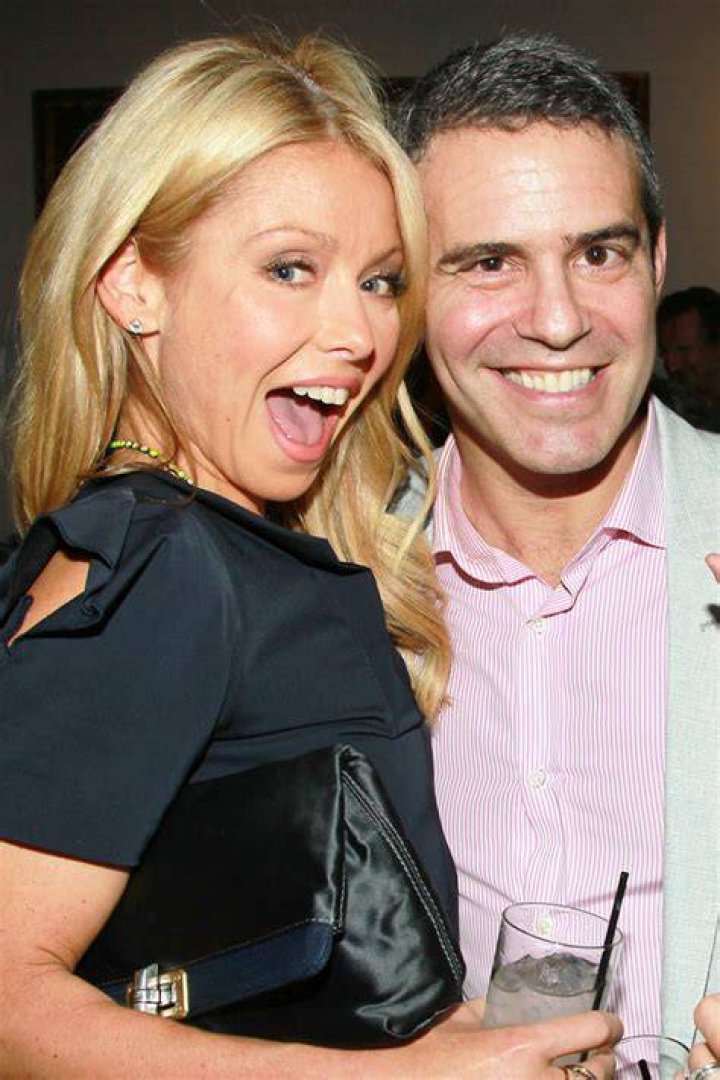 Kelly Ripa Says Andy Cohen Sent Her A NSFW Photo & Text Messages – Hollywood Life