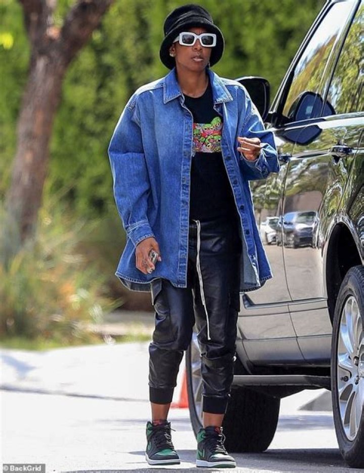 Kelly Rowland Keeps It Casual With Tim