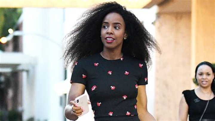 Kelly Rowland Reveals Her Go-To Workout For Looking & Feeling Her Best At 39 After Viral Mirror Selfie