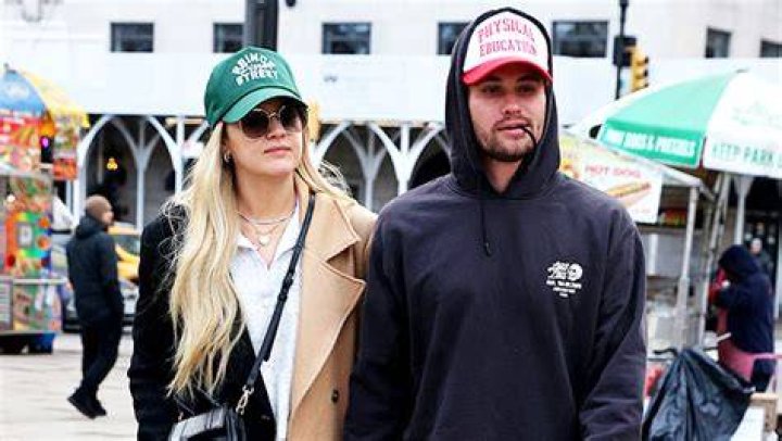 Kelsea Ballerini On If Chase Stokes Relationship Is ‘Staged’ – Hollywood Life