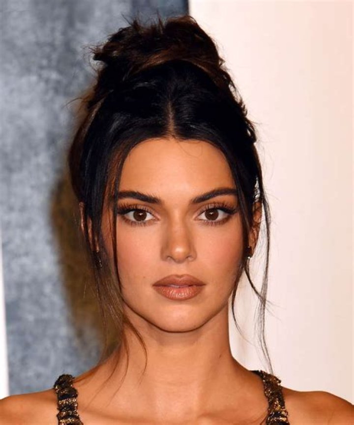 Kendall Jenner Debuts Red Hair Makeover — Before & After Photos – Hollywood Life